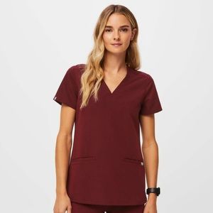 Casma™ Three-Pocket Scrub Top